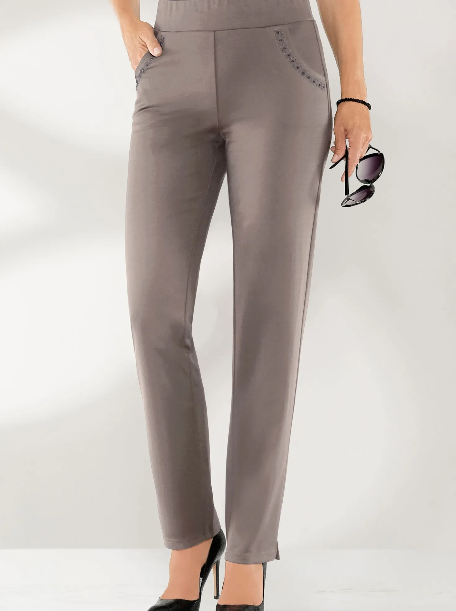 Jerseyhose mit Ziersteinchen an den Taschen