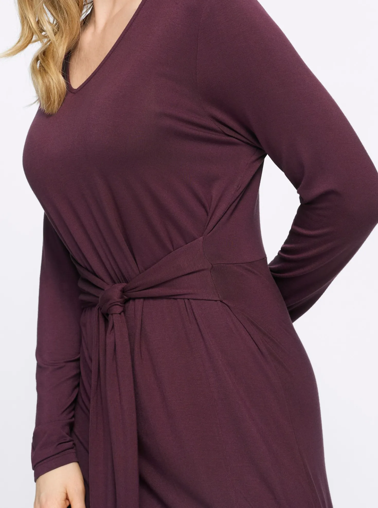 Jerseykleid mit fixiertem Bindegürtel