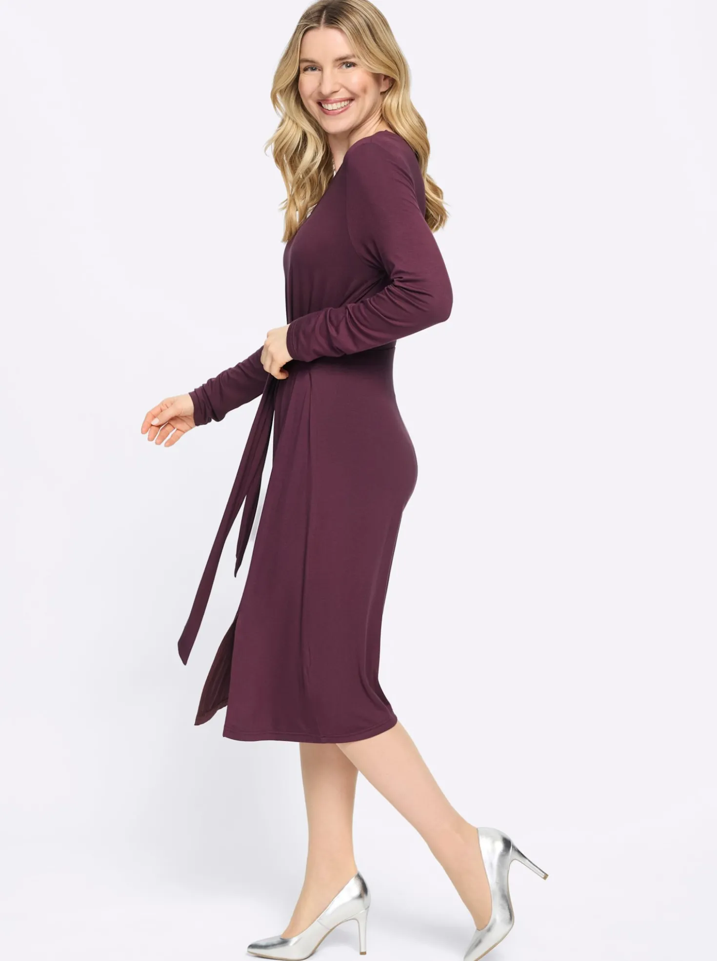 Jerseykleid mit fixiertem Bindegürtel