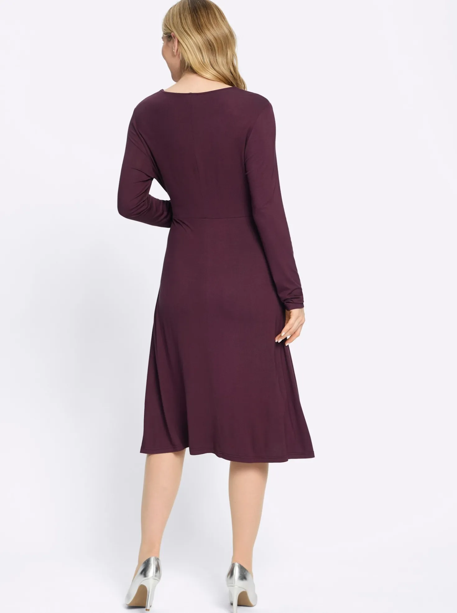 Jerseykleid mit fixiertem Bindegürtel