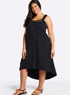 Jerseykleid mit raffiniertem Ausschitt