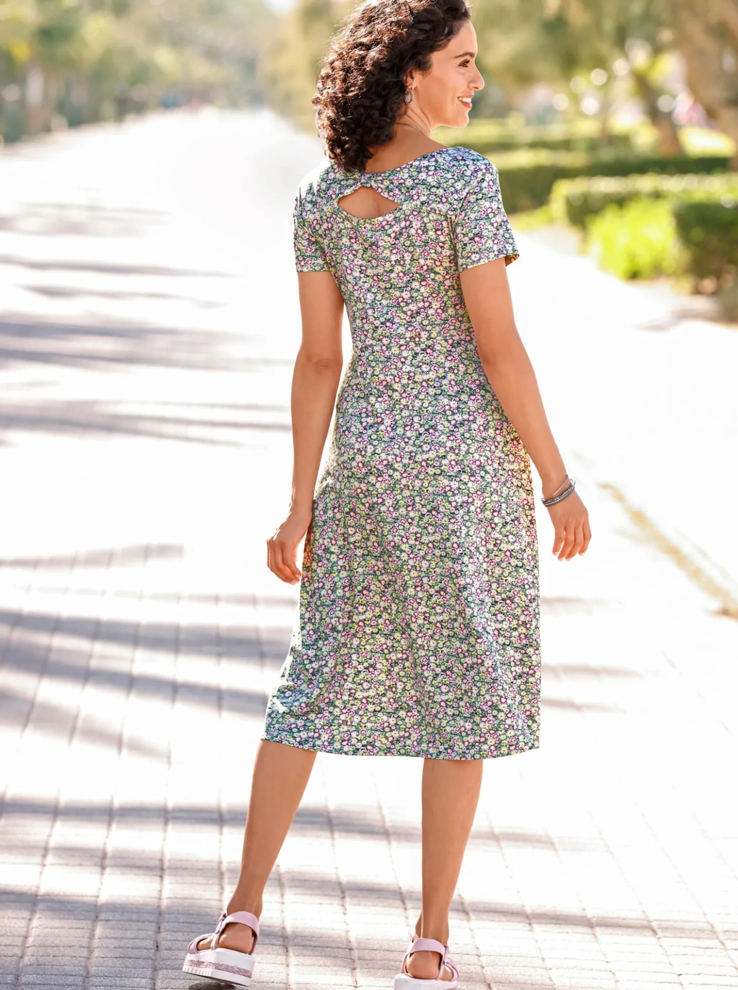 Jerseykleid mit Rücken-Ausschnitt