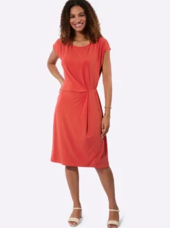Jerseykleid mit Taillenbetonung