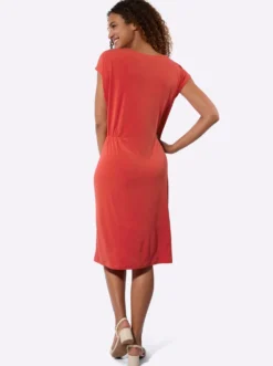 Jerseykleid mit Taillenbetonung