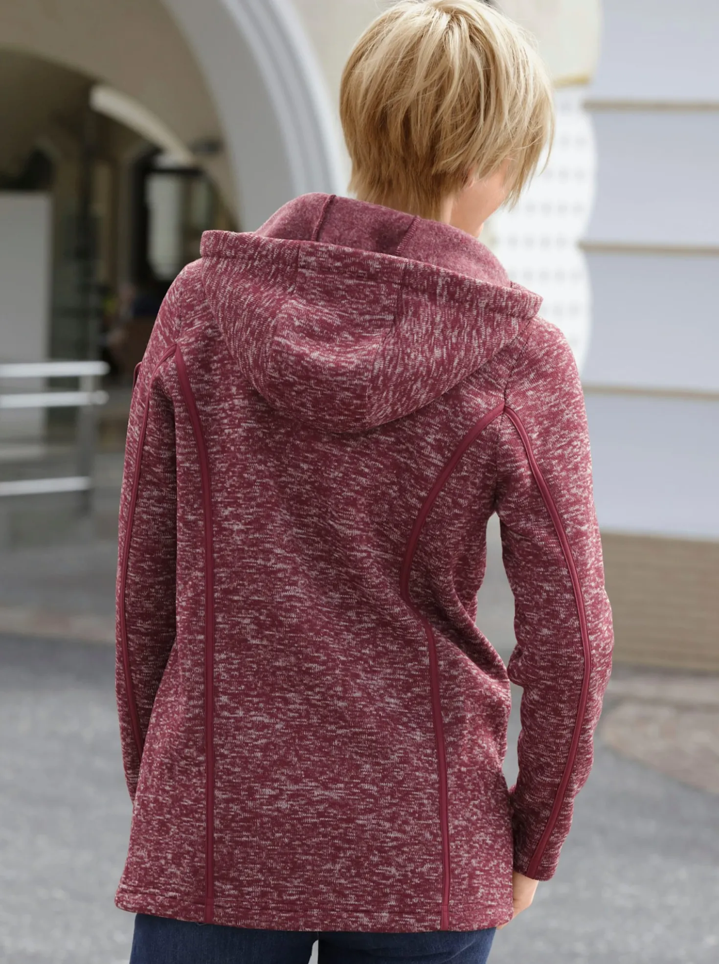 Kapuzenfleecejacke mit Umlegekragen