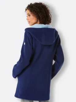 Kapuzenjacke mit kontrastfarbenen Akzenten