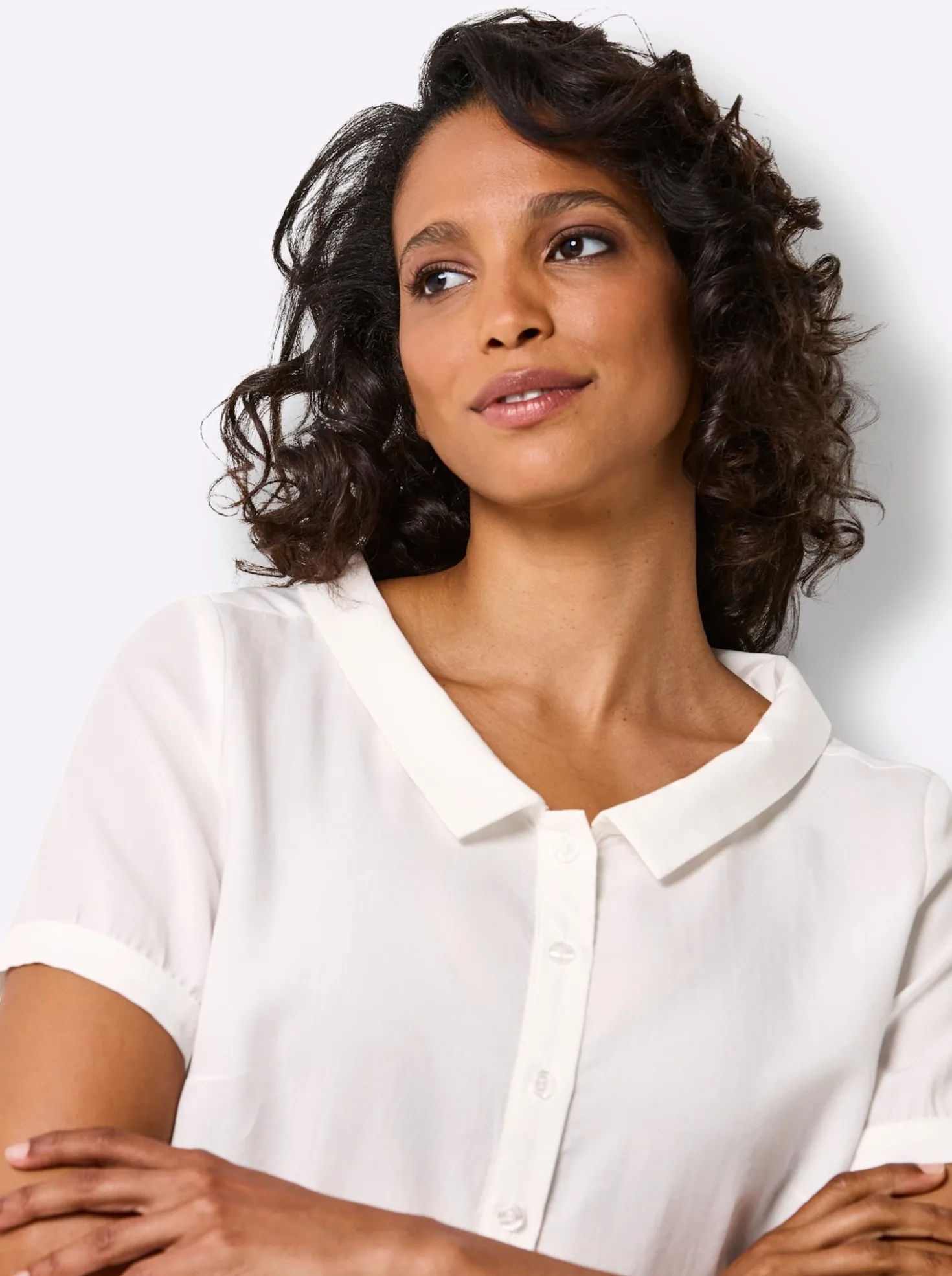 Kurzarm-Bluse mit weitem Hemdblusen-Kragen