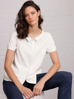 Kurzarm-Bluse mit weitem Hemdblusen-Kragen