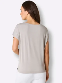 Kurzarmshirt in seidig mattem Glanz, mit 95% Modal