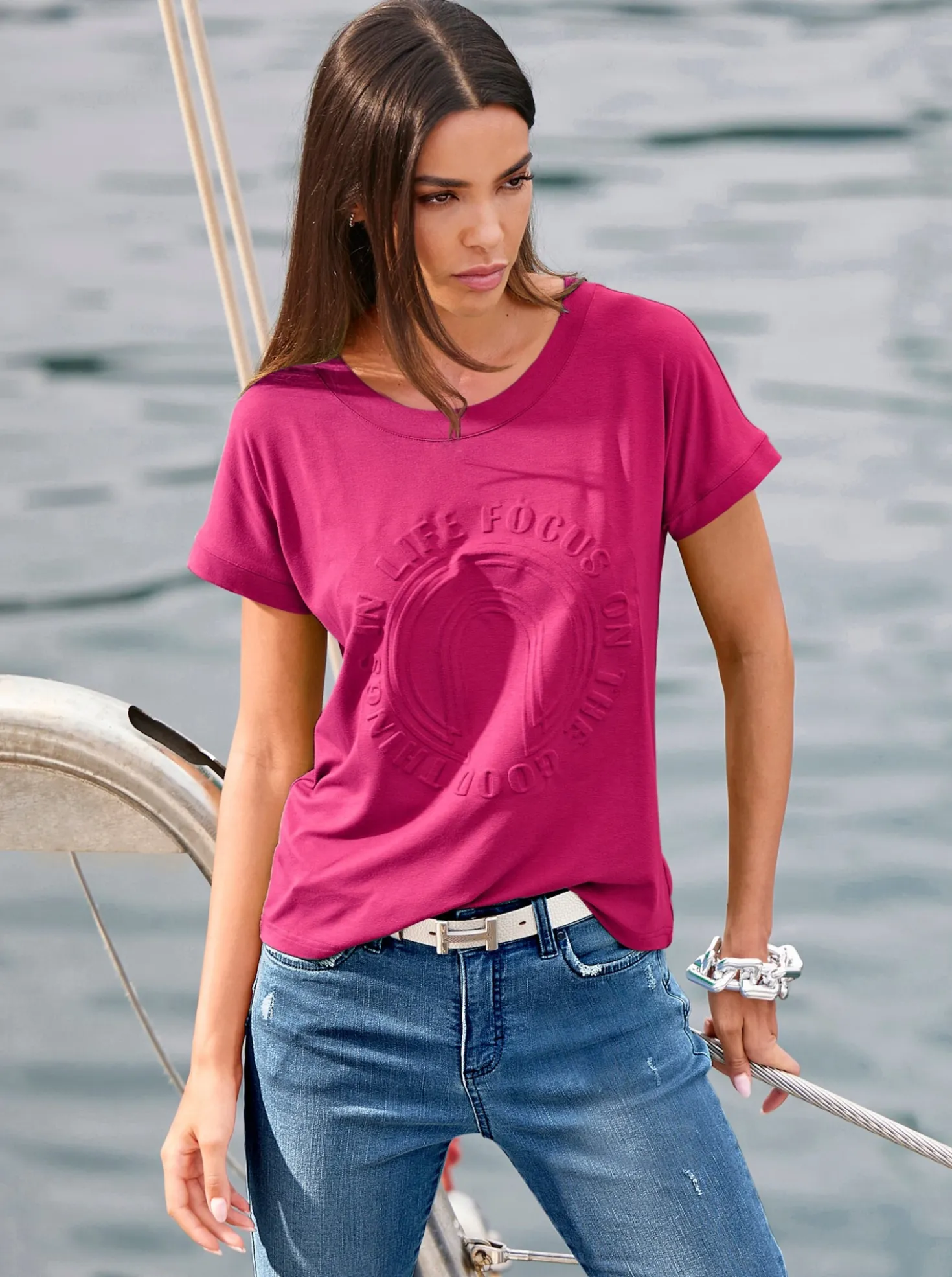 Kurzarmshirt mit Elasthan-Anteil
