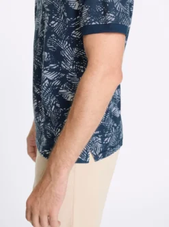 Kurzarmshirt mit floralem Allover-Muster