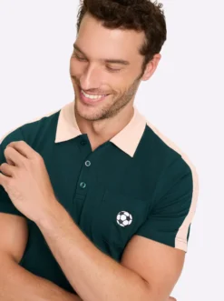 Kurzarmshirt mit Fußball-Stickerei