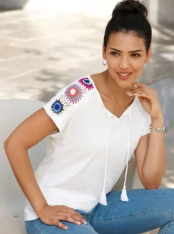 Kurzarmshirt mit Häkelspitze