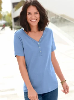 Kurzarmshirt mit Knöpfchen am Herz-Ausschnitt
