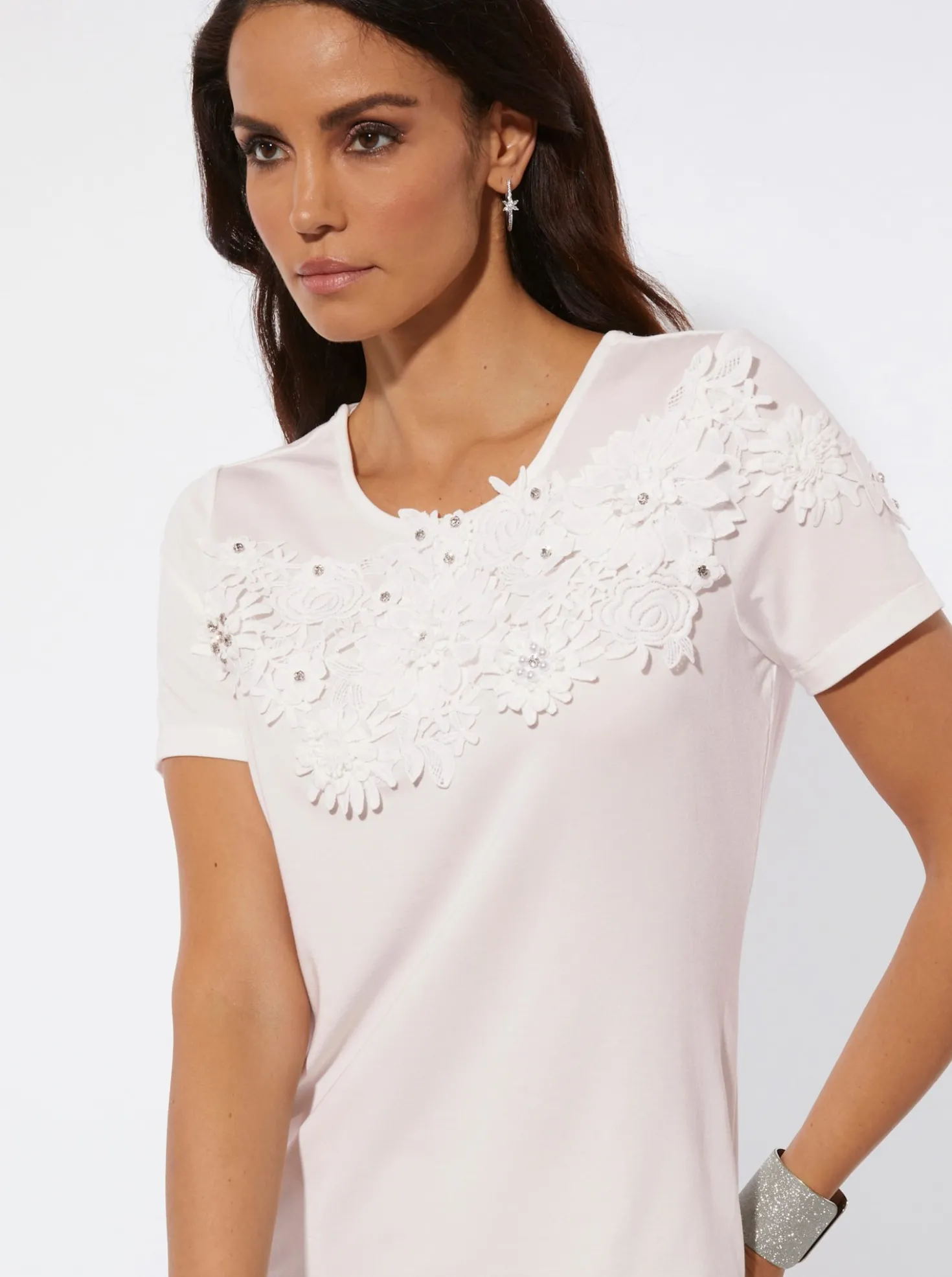 Kurzarmshirt mit Spitze und Glitzersteinchen