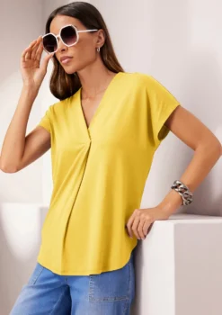 Kurzarmshirt mit V-Ausschnitt