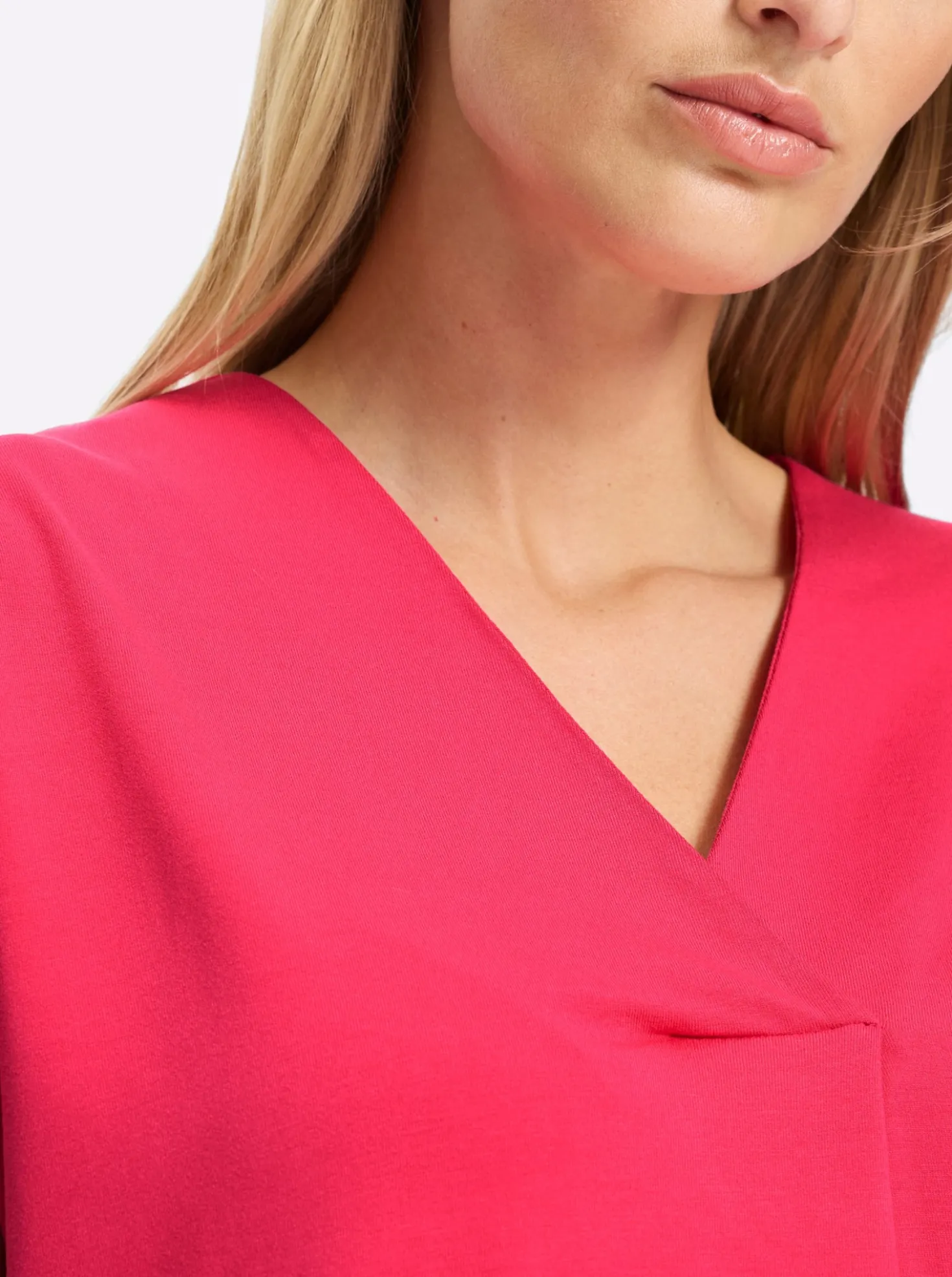 Kurzarmshirt mit V-Ausschnitt