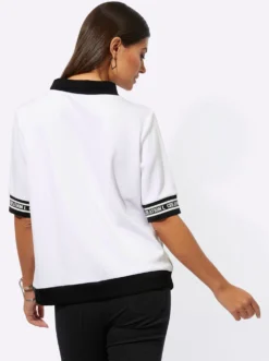 Kurzarmshirt mit weitenregulierbarem Stehkragen