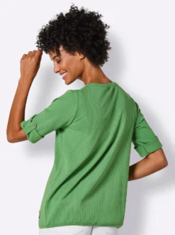Kurzarmshirt mit Zierknöpfen