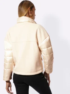 Kurzjacke im lässigen Schnitt