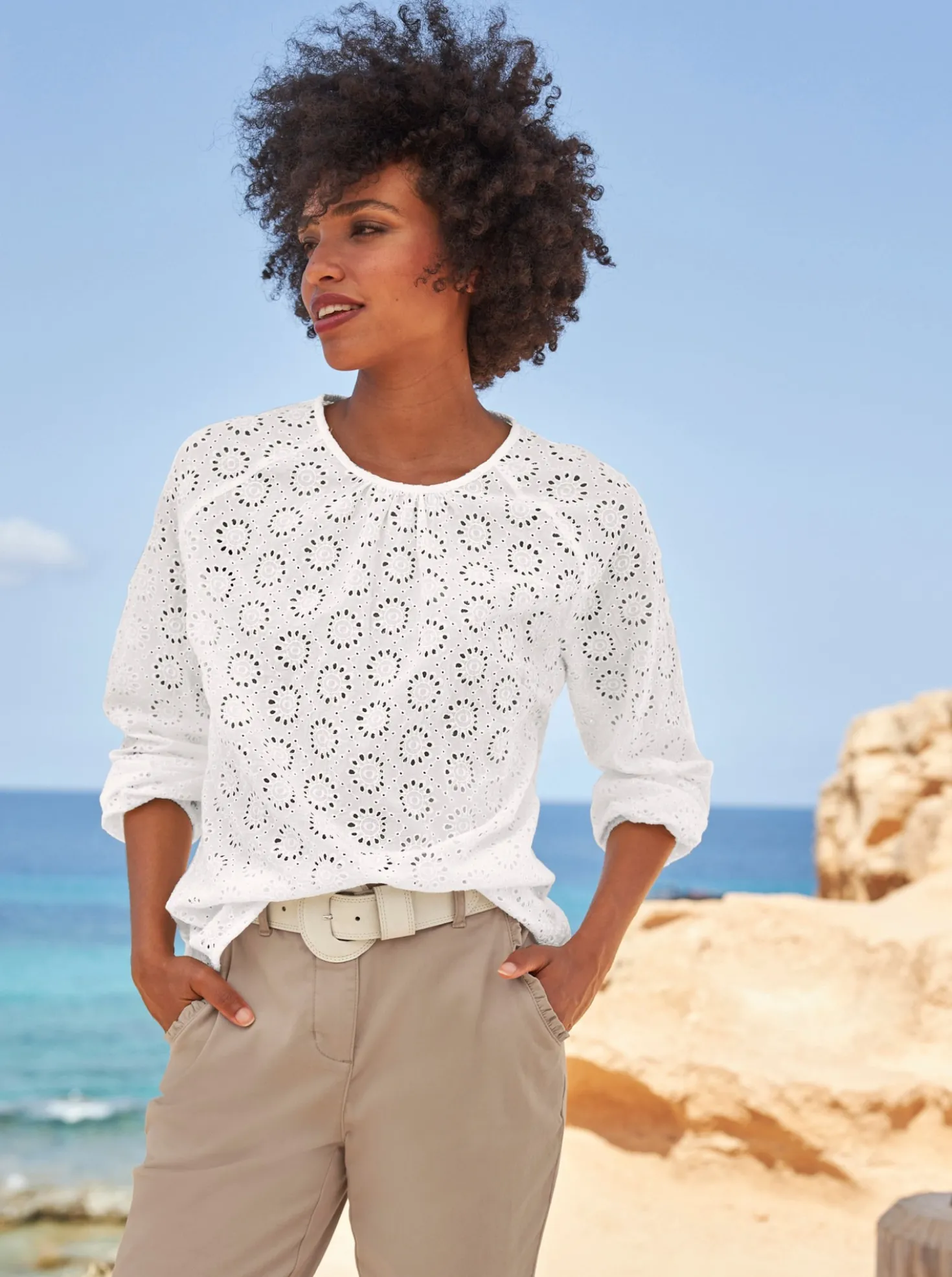 Langarm-Bluse mit Lochstickerei