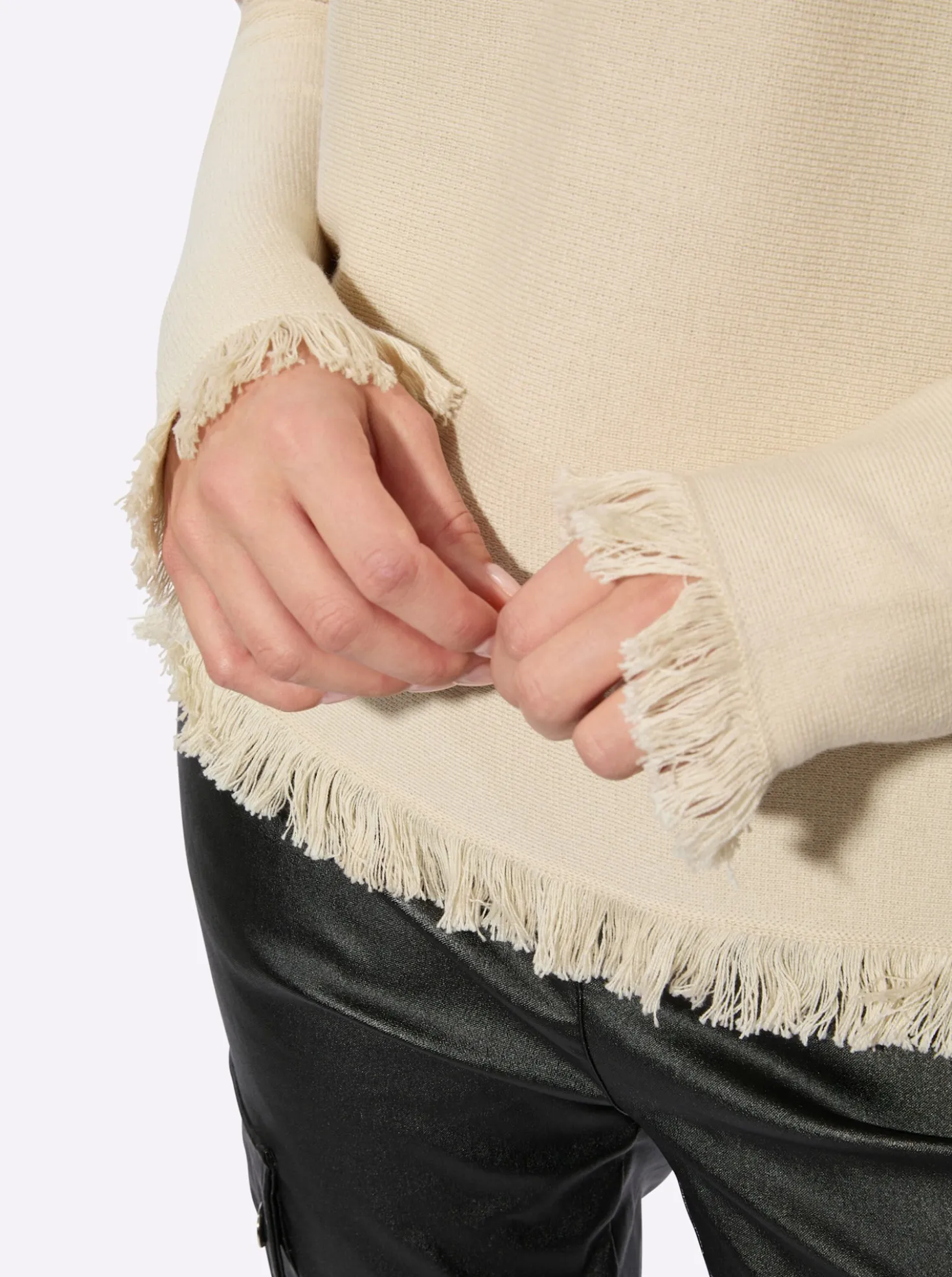 Langarm-Pullover mit Fransen-Abschlüssen