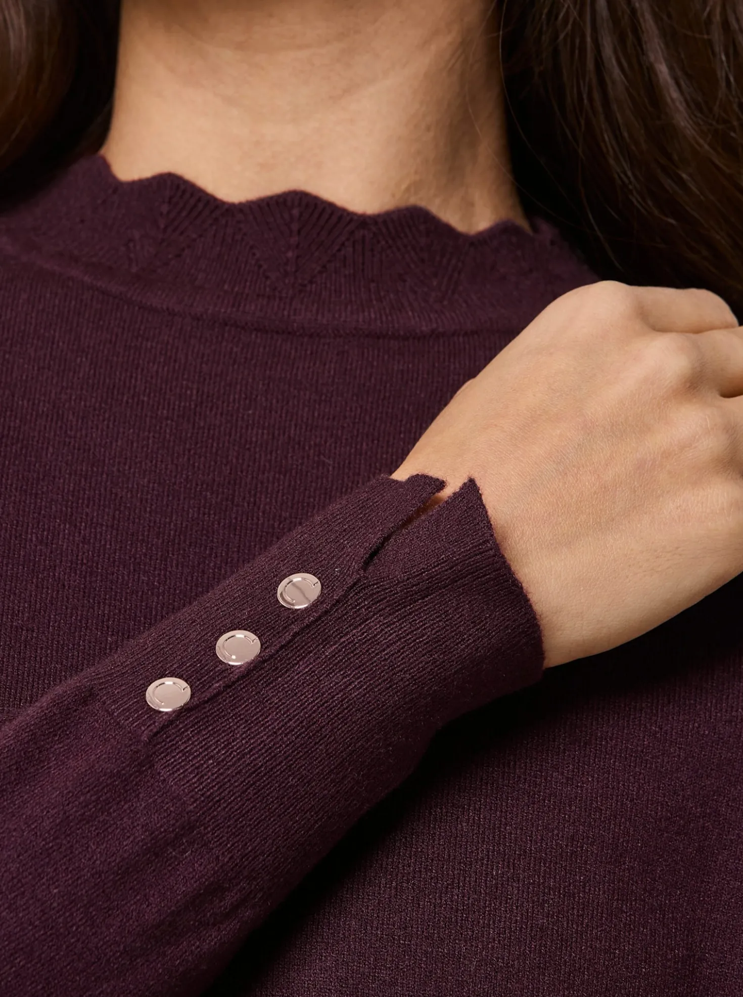 Langarm-Pullover mit gebogtem Saum