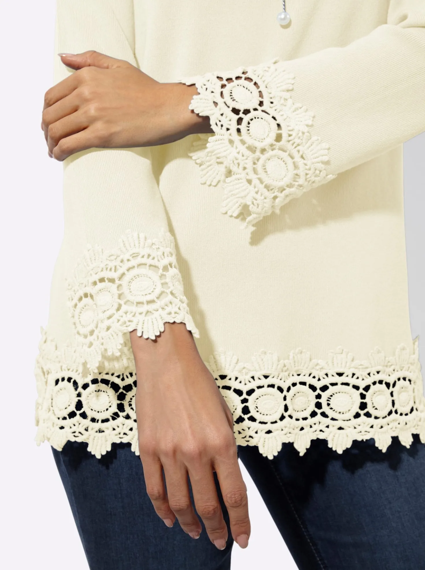 Langarm-Pullover mit Spitzenbordüre