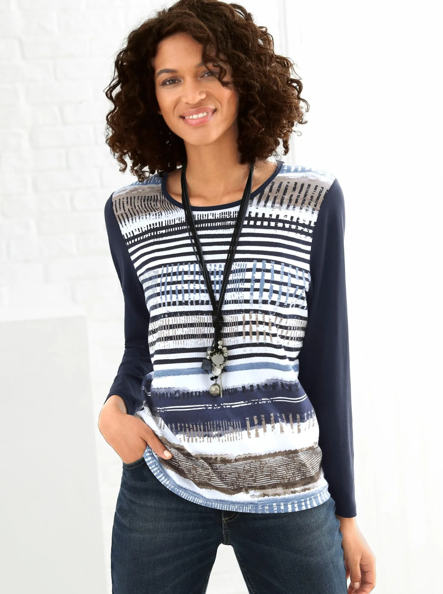 Langarmshirt mit grafischem Muster vorne