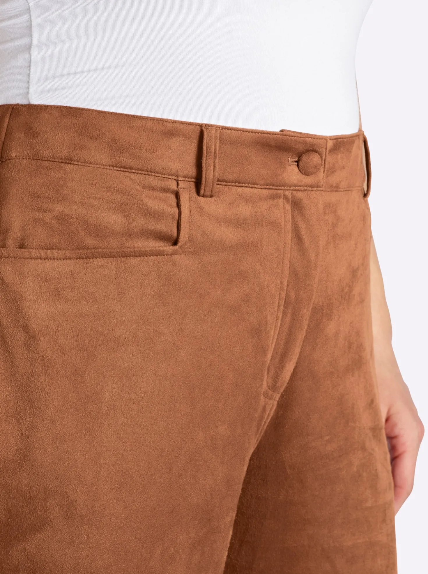 Lederimitathose mit weitem Bein