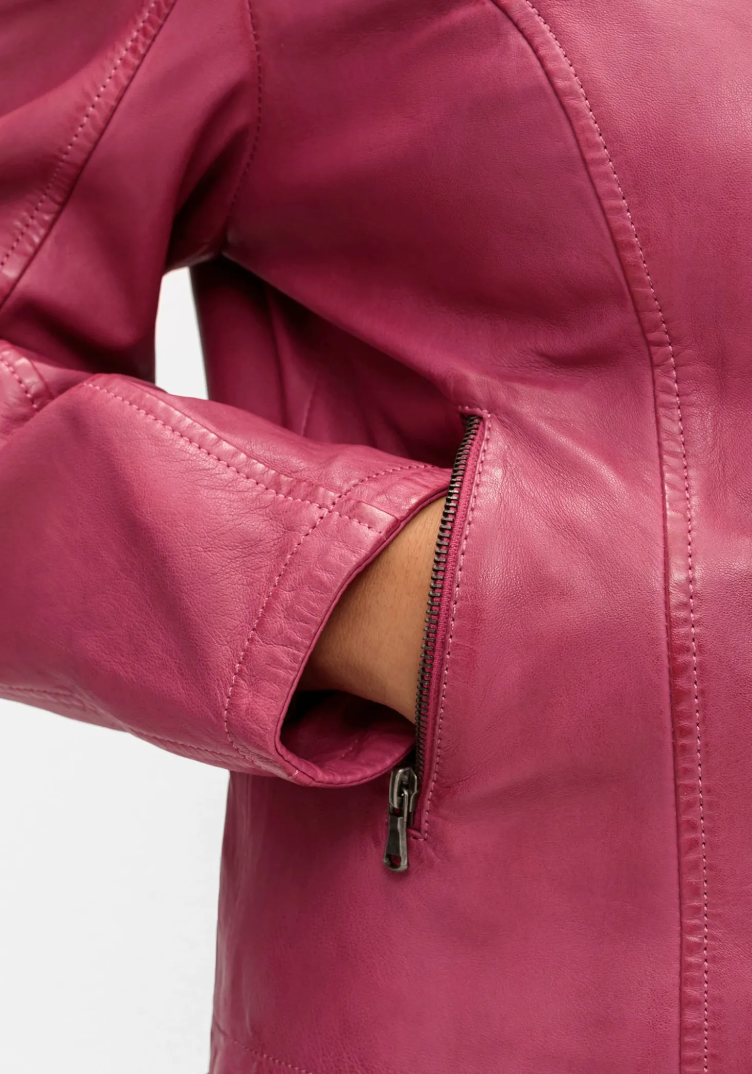Lederjacke im Biker-Stil