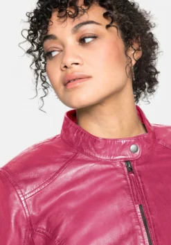 Lederjacke im Biker-Stil