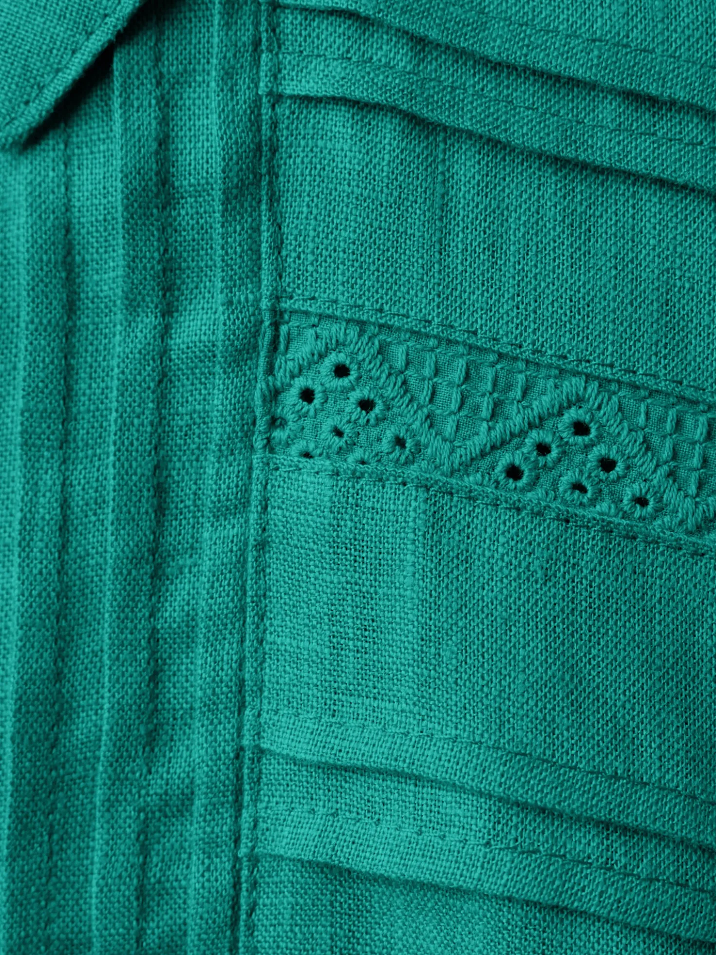 Leinenbluse mit Spitze und Biesen