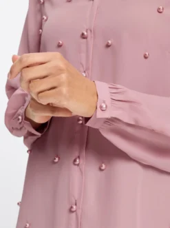 Longbluse mit Spitze und Zierperlen