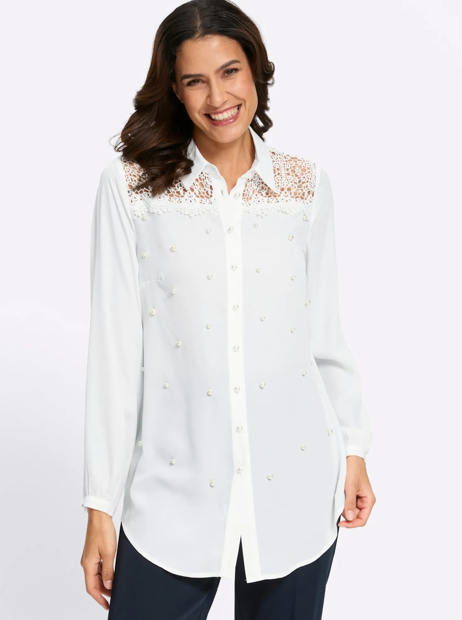 Longbluse mit Spitze und Zierperlen