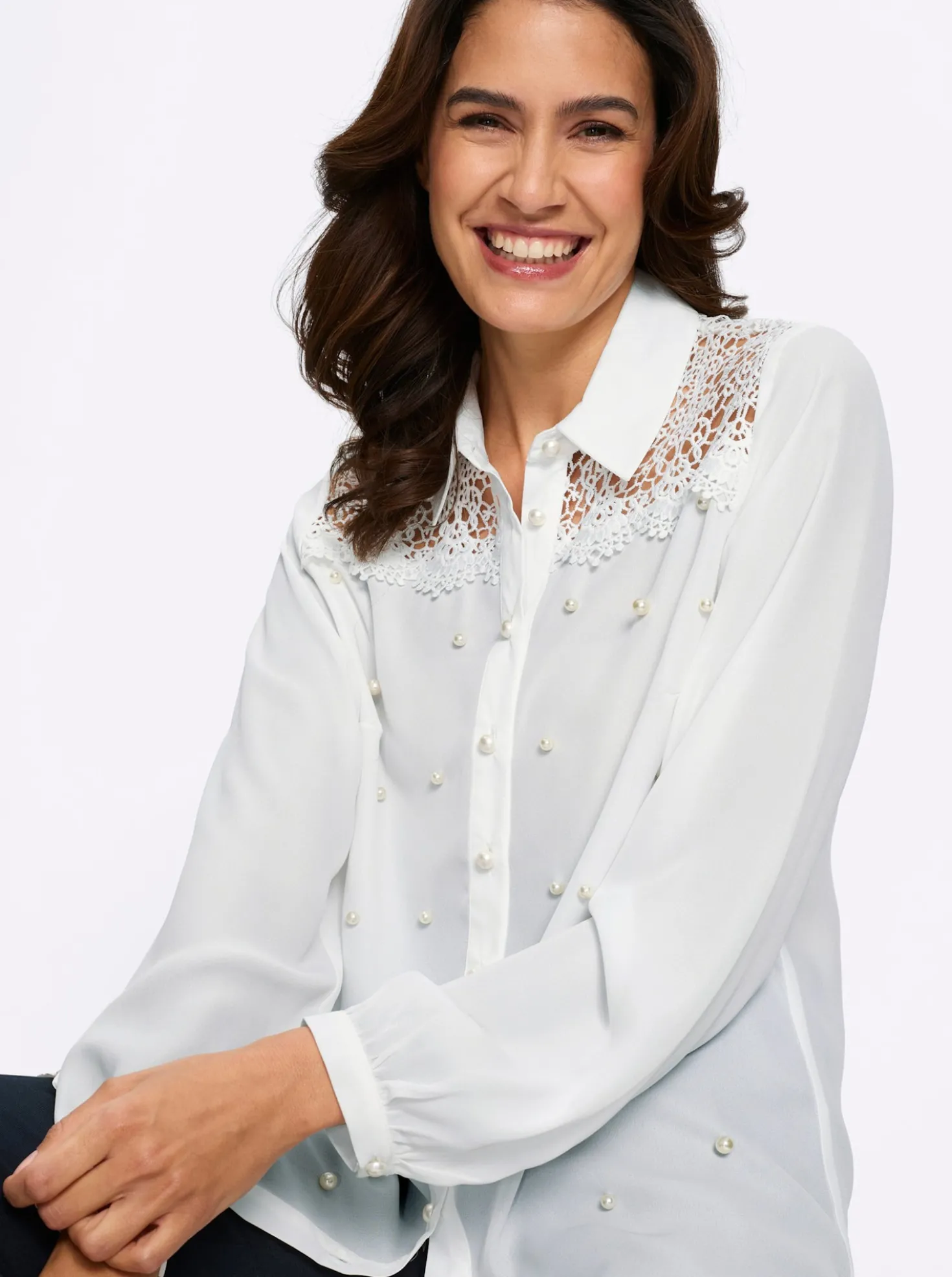 Longbluse mit Spitze und Zierperlen