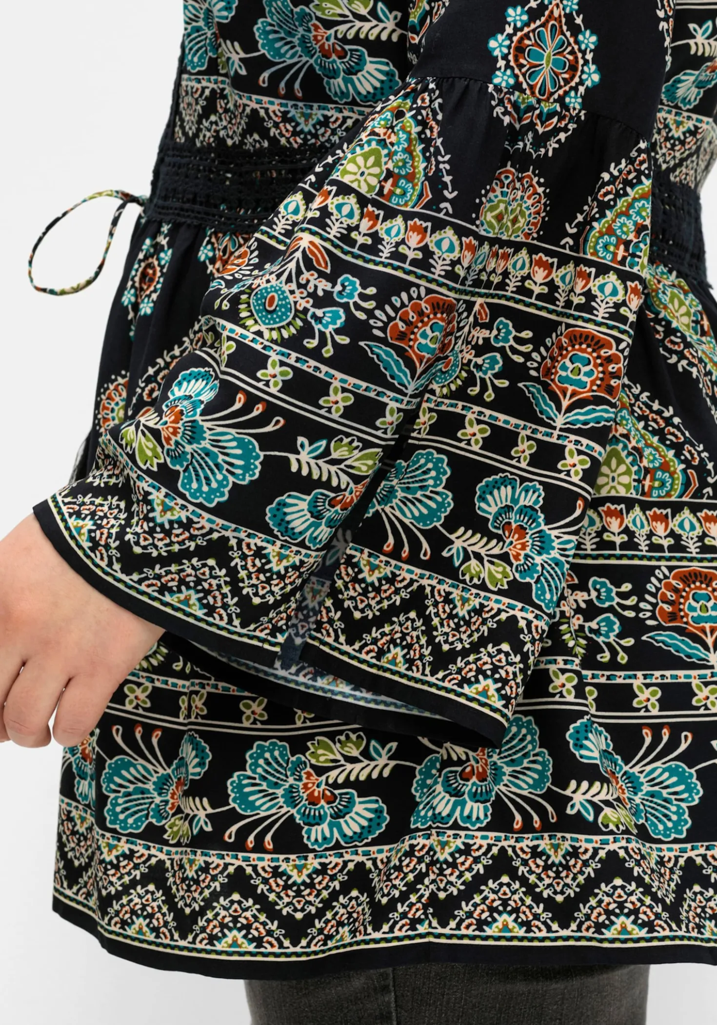 Longbluse mit Trompetenärmeln