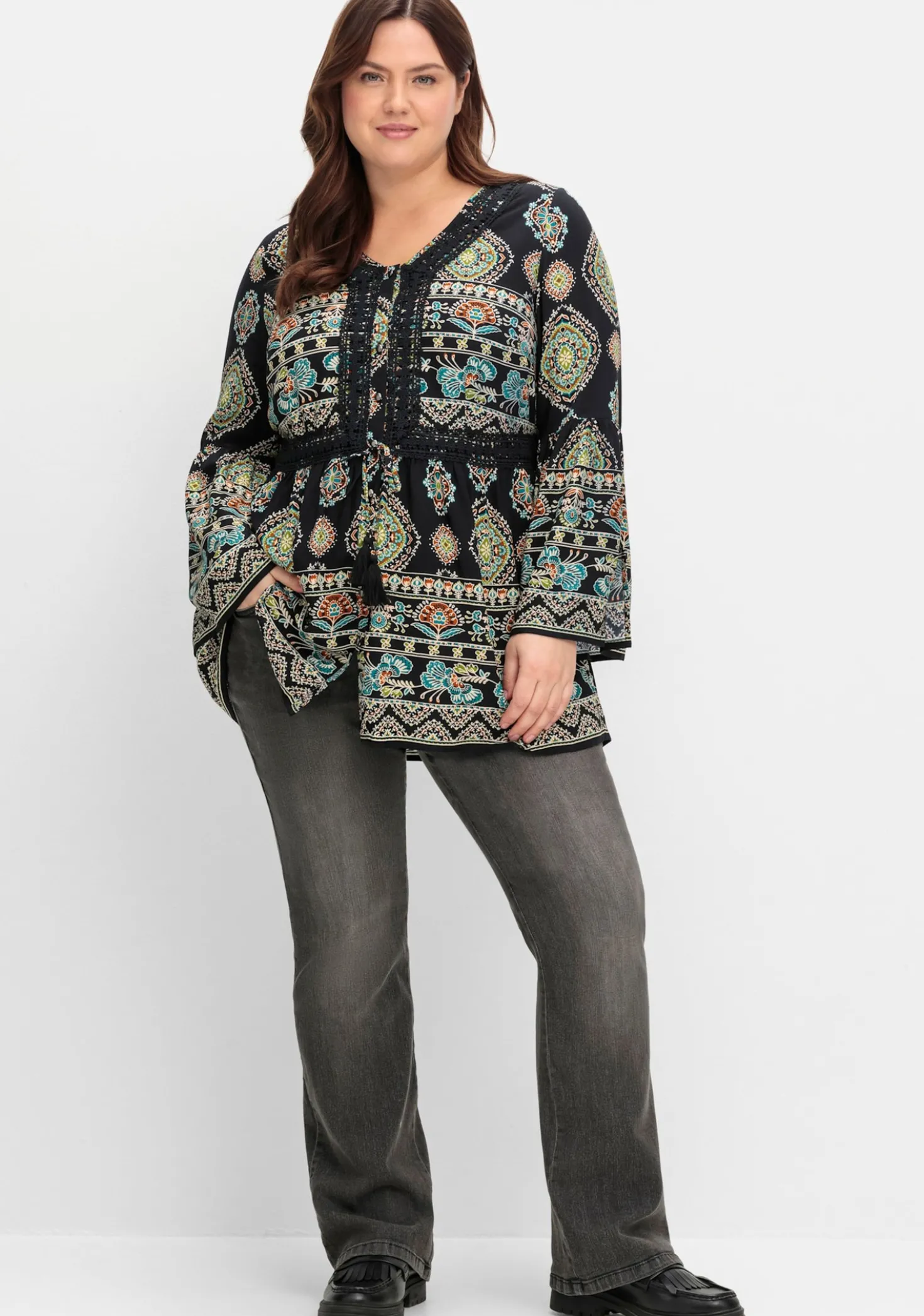 Longbluse mit Trompetenärmeln
