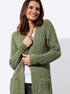 Longstrickjacke in offener Form