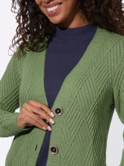 Longstrickjacke mit Knöpfen in Hornoptik