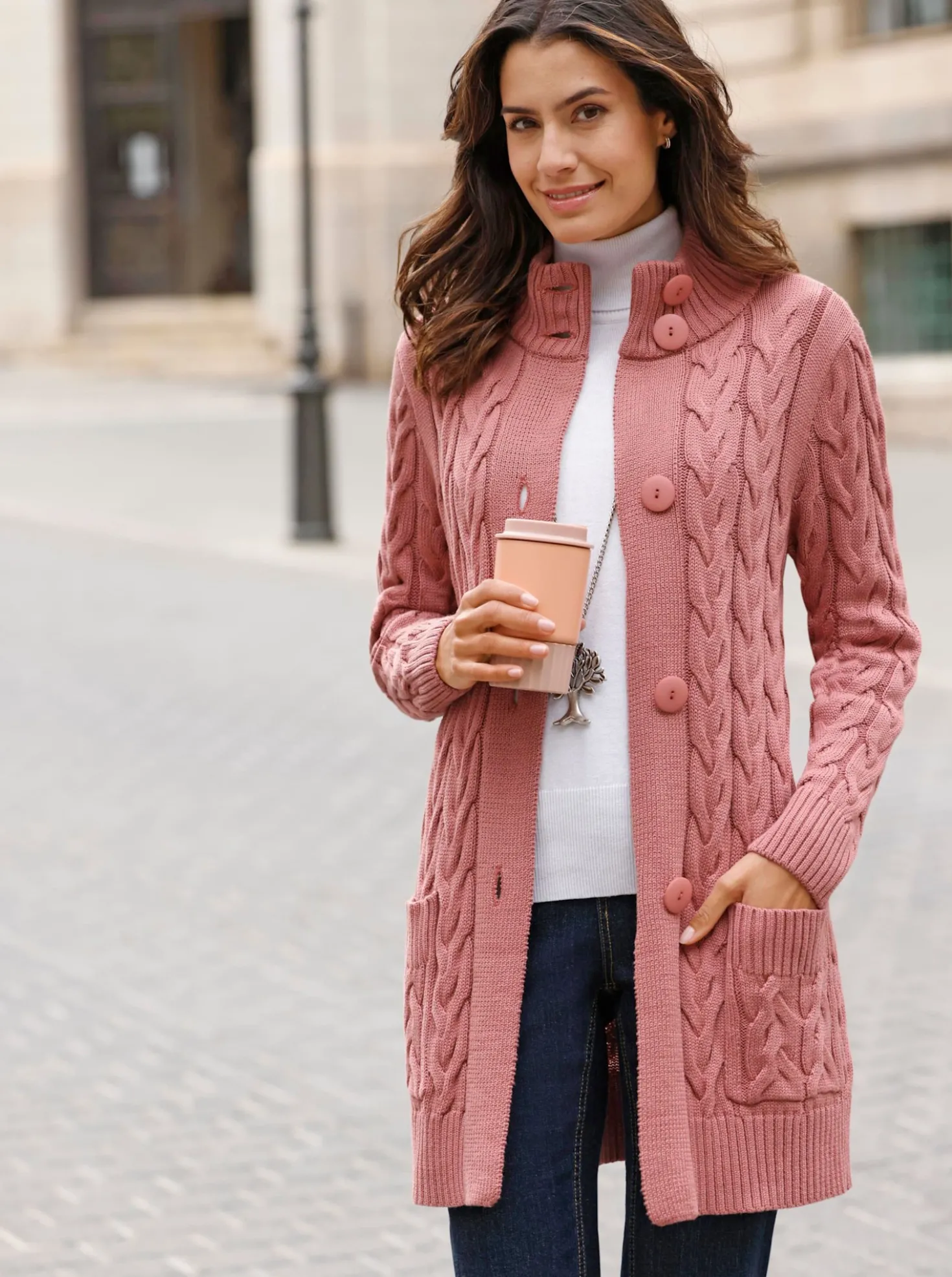 Longstrickjacke mit Zopfmuster