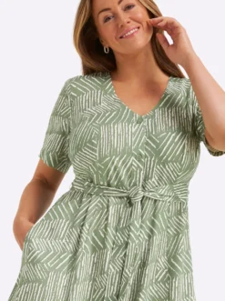 Maxikleid mit Bindegürtel und Knopfleiste