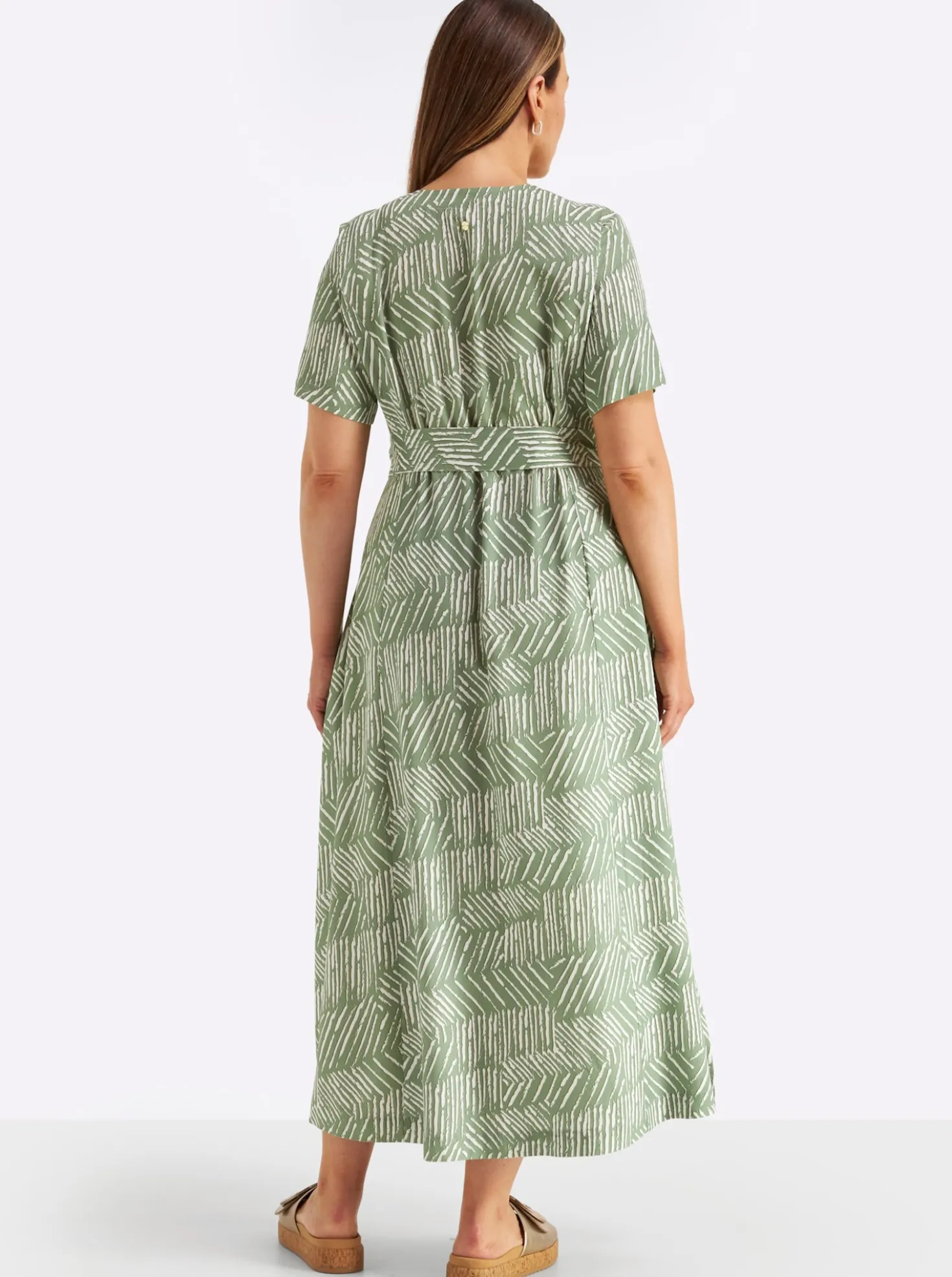 Maxikleid mit Bindegürtel und Knopfleiste
