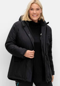 Outdoorjacke mit abnehmbarer Kapuze