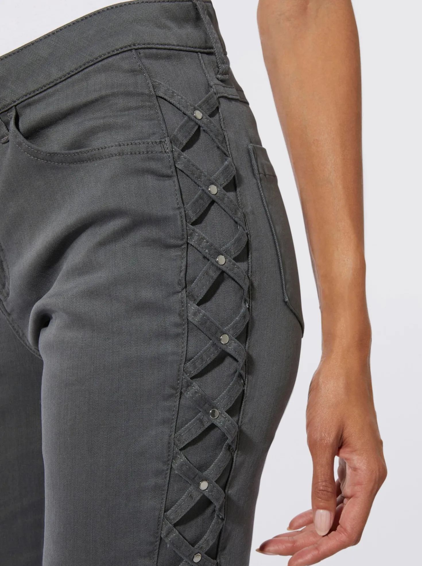 5-Pocket-Jeans mit Bändchen-Verzierung seitlich
