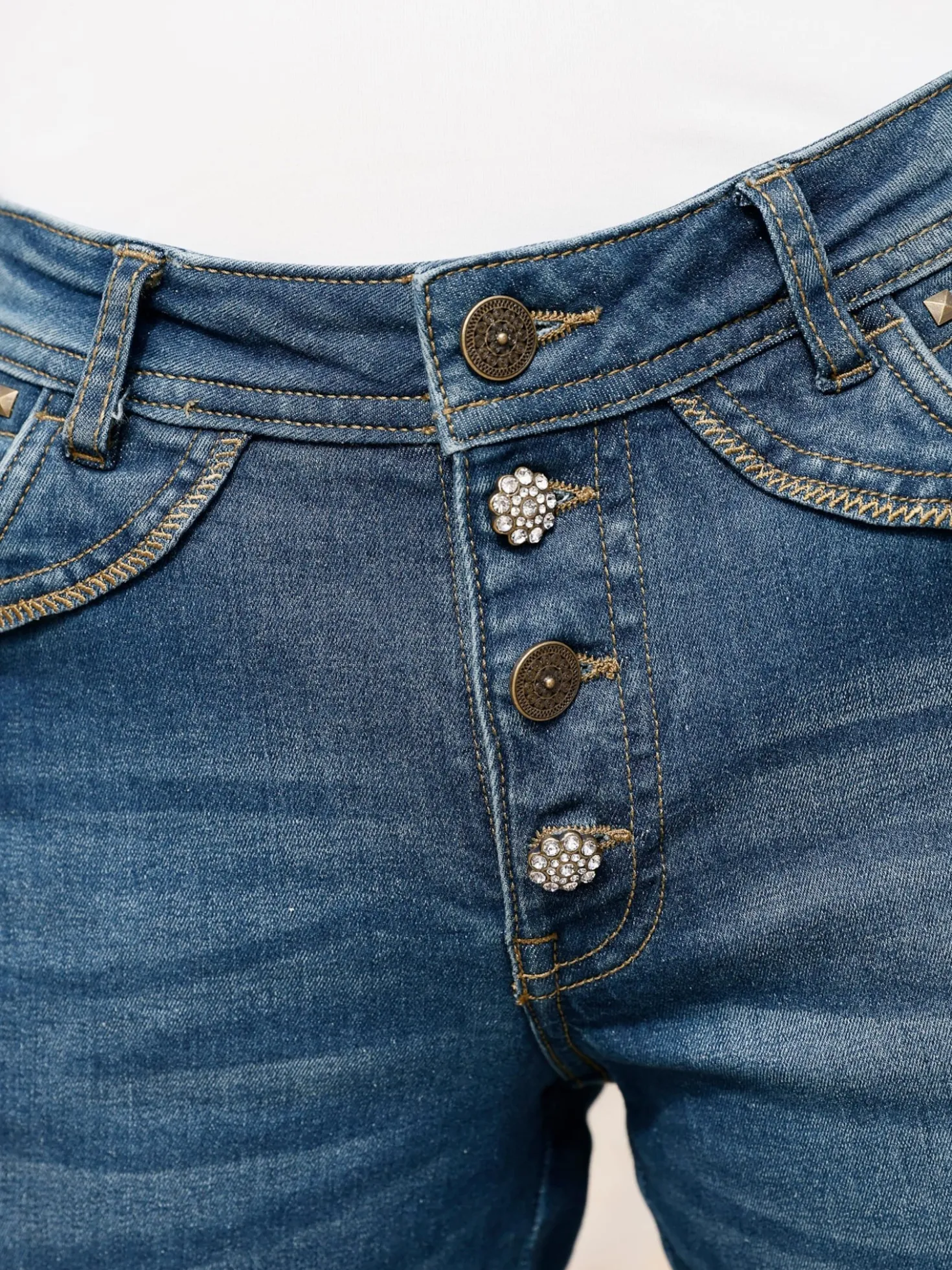 5-Pocket-Jeans mit glitzernden Schmuckknöpfen