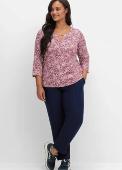 Print-Shirt mit Ausschnitt mit Schlitz