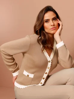 Pullover mit Zierknopfleiste