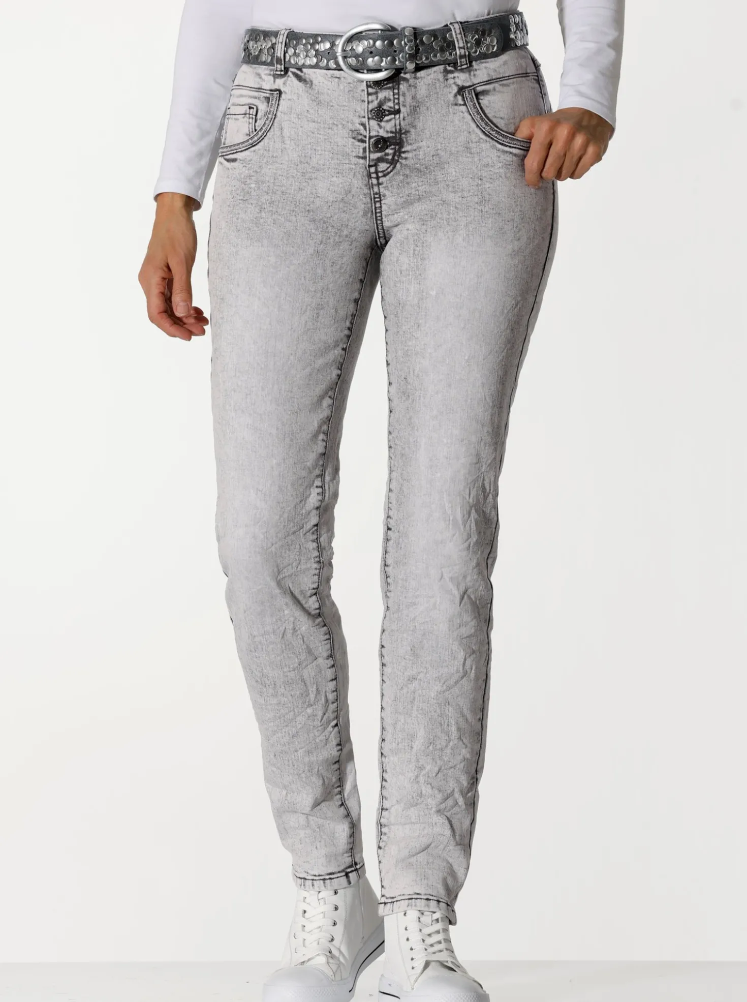Röhrenjeans mit Crinkle-Effekt