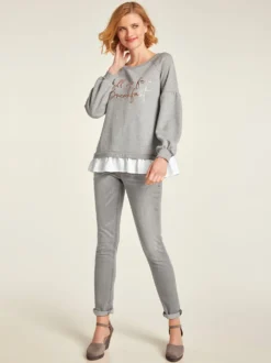 Röhrenjeans mit Stickerei